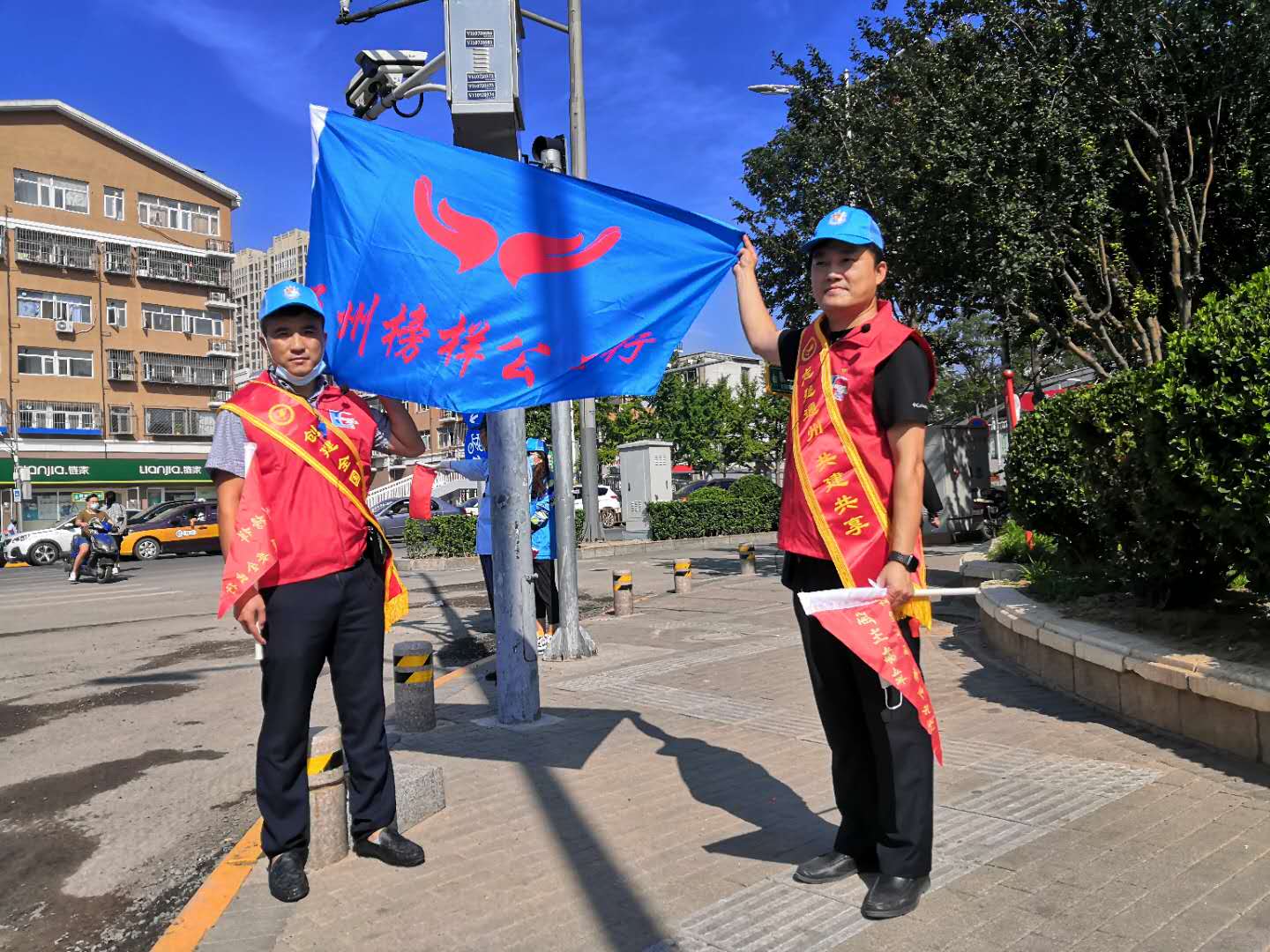 <strong>午夜美女黄操操网站大胸射精操逼</strong>